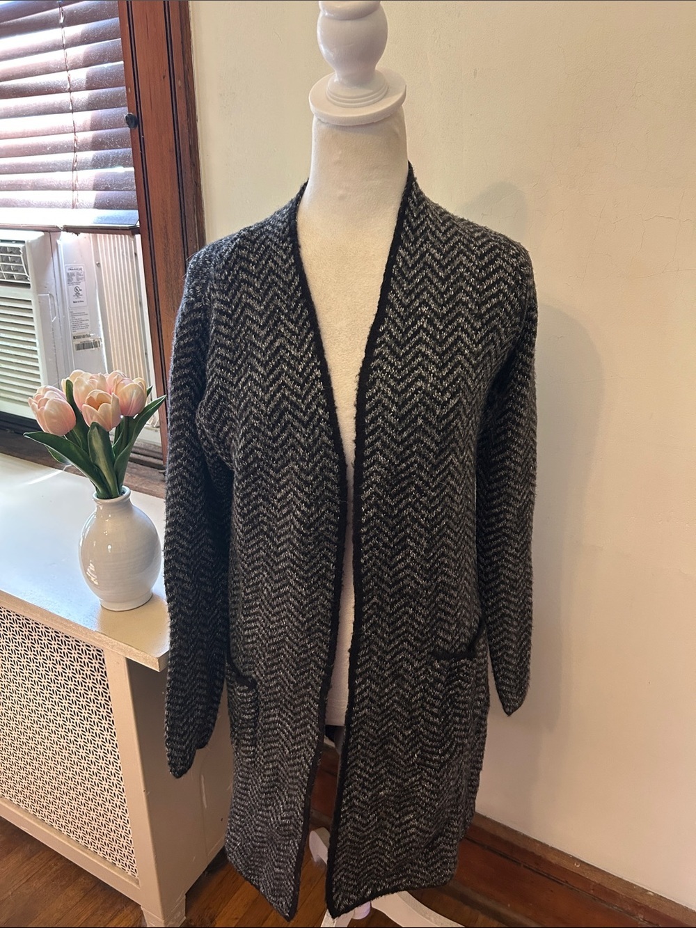 Nine West black gray long patterned open cardigan Size S EUC